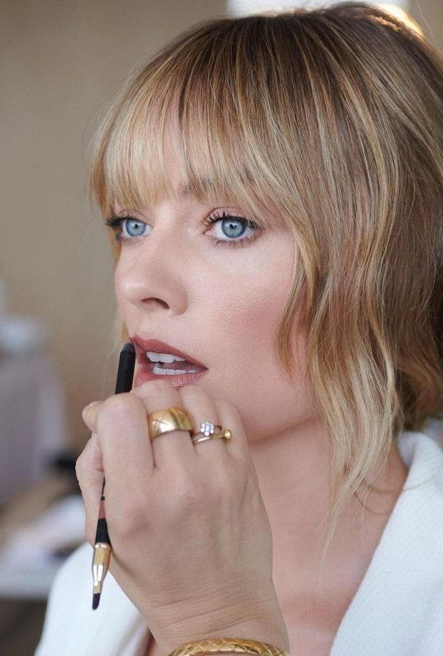  صور تحضيرات احمر الشفاه القوي بأسلوب Margot Robbie