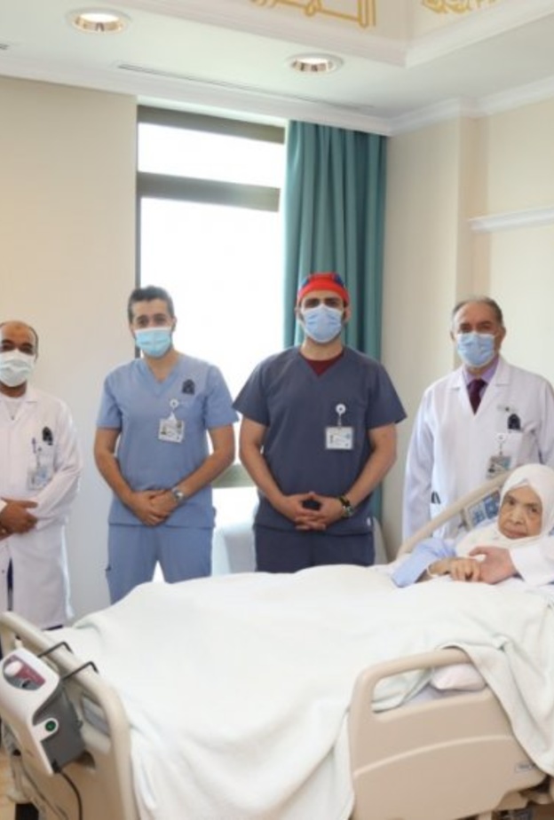 فريق الجراحين بالمركز الطبي الدولي 