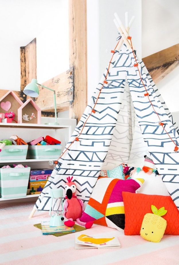 خيمة يستمتع داخلها الأطفال في اللعب