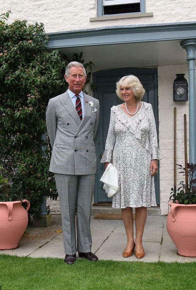  الأمير تشارلز اختار منزله الريفي للحداد على والده