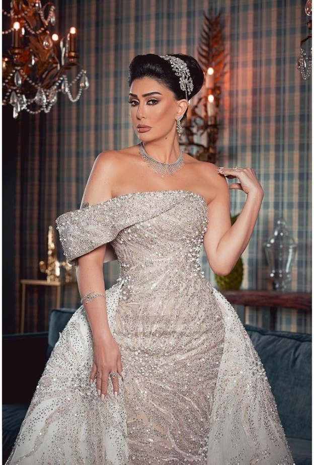 إطلالة فخمة لغادة عبد الرازق في لحم غزال