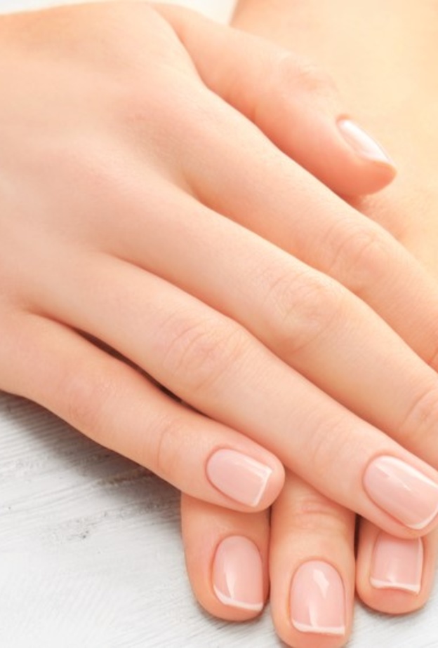 طرق التخلص من اصفرار الاظافر امنة ومقوية لها في رمضان