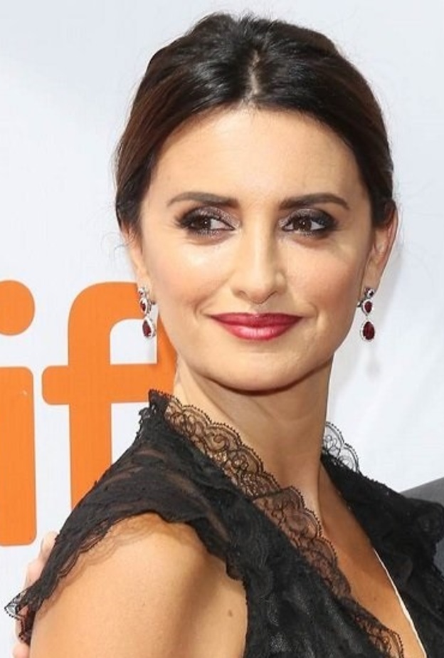  إطلالة كلاسيكية جذابة على طريقة بينيلوبي