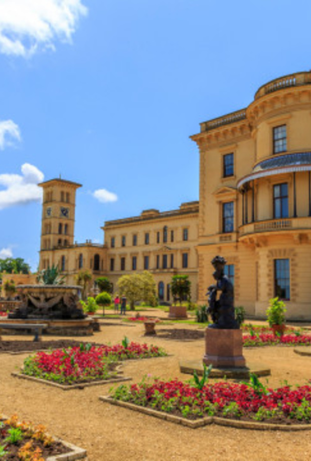 أين يقضي أفراد العائلة المالكة البريطانية إجازتهم على مر السنين؟