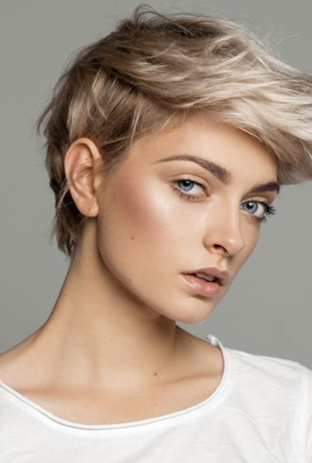 تسريحات شعر قصير لصيف 2021