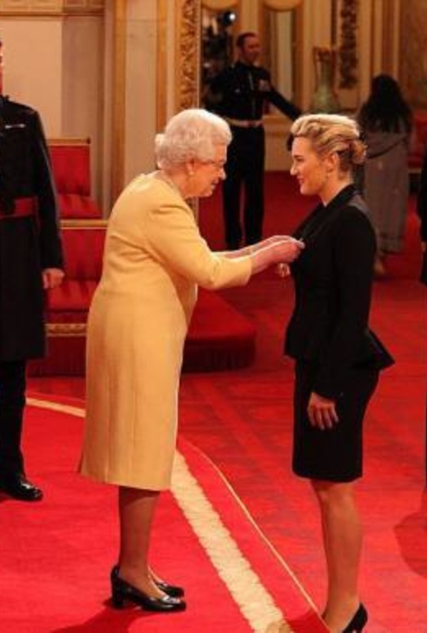 نجوم هوليوود في ضيافة العائلة المالكة البريطانية على مر السنين