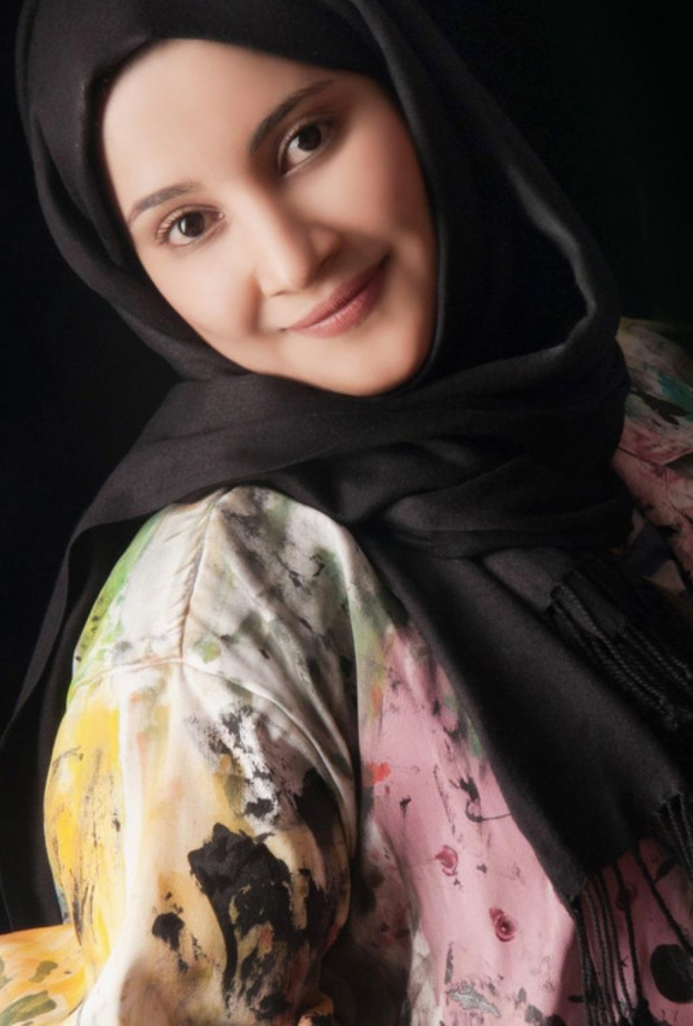 الفنانة التشكيلية سيما آل عبدالحي.. موهبة فنية واعدة وريشة فنية خلابة