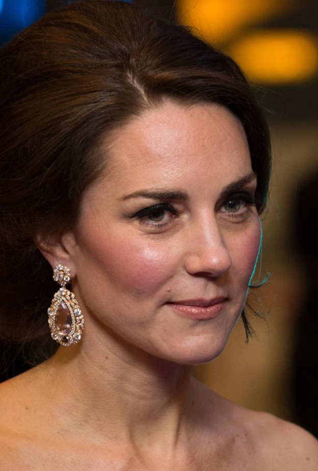  كيت ميدلتون ترتدي أقراط الماس والمورغانيت من Kiki McDonough