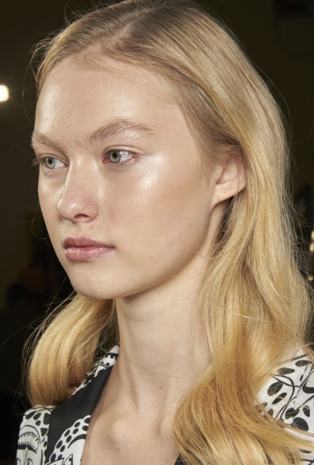  أفضل أنواع الهايلايتر بدرجات الذهب