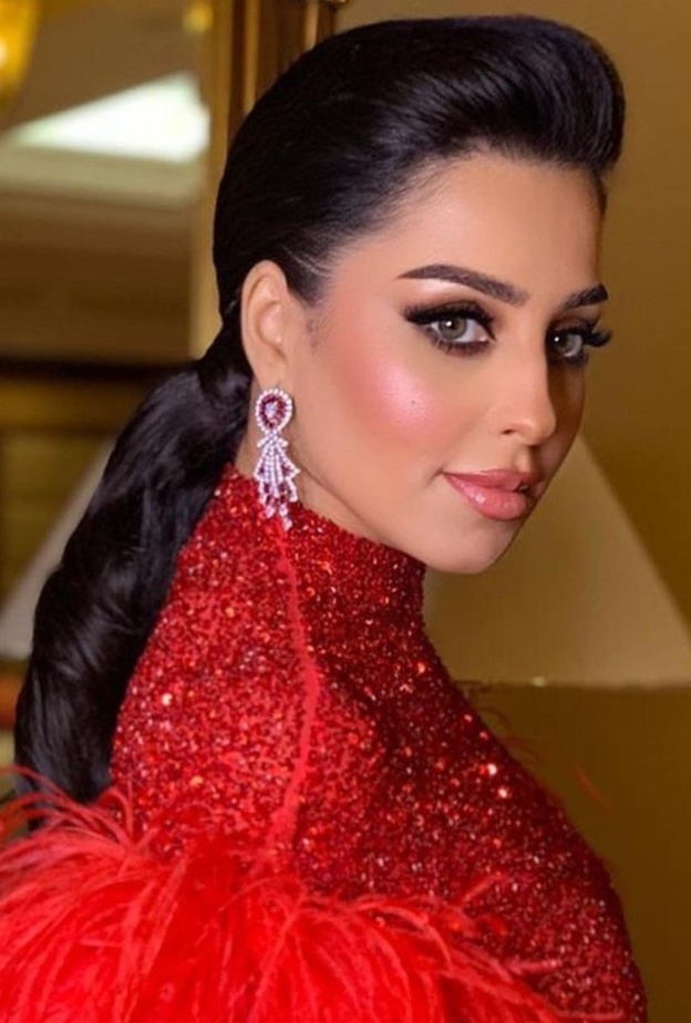 اطلالات جمالية جذابة بأسلوب خليجي مستوحاة من المهرة البحرينية 2021