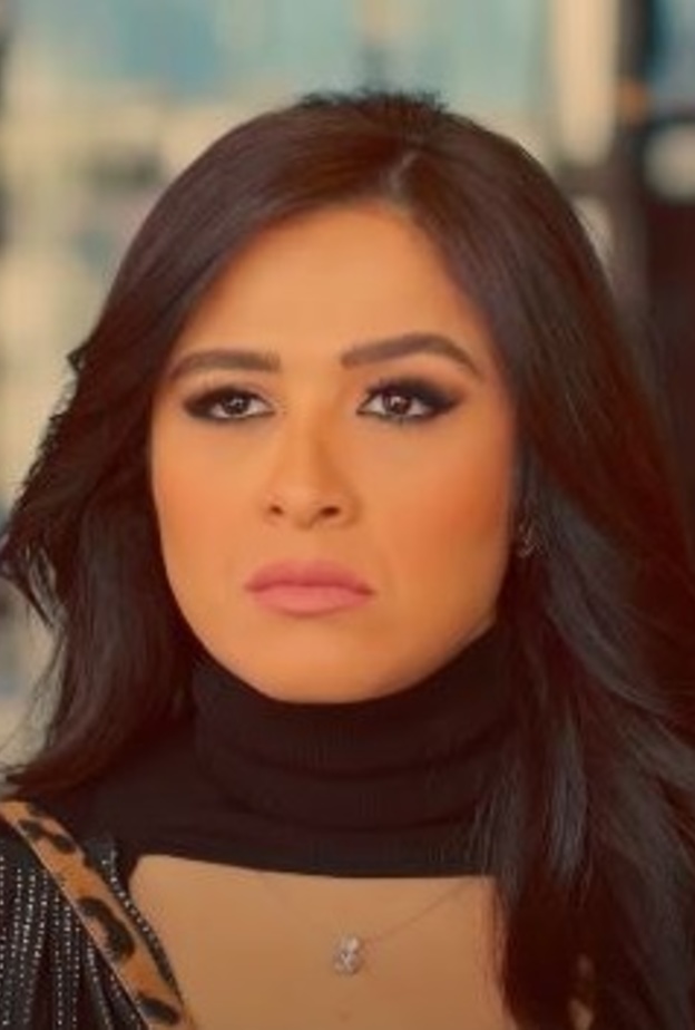 ياسمين عبد العزيز 