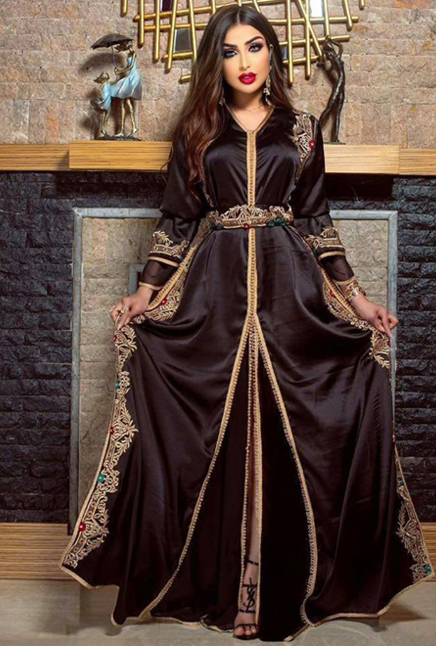 اطلالة دنيا بطمة بموضة القفطان الاسود الفاخر والمزخرف