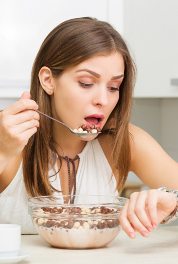 أطعمة صحية لكن يمنع تناولها قبل النوم