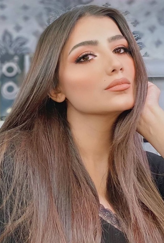 مي عمر تثير الجدل بأحدث اطلالة لها والجمهور يشبهها بـ ليلى احمد زاهر