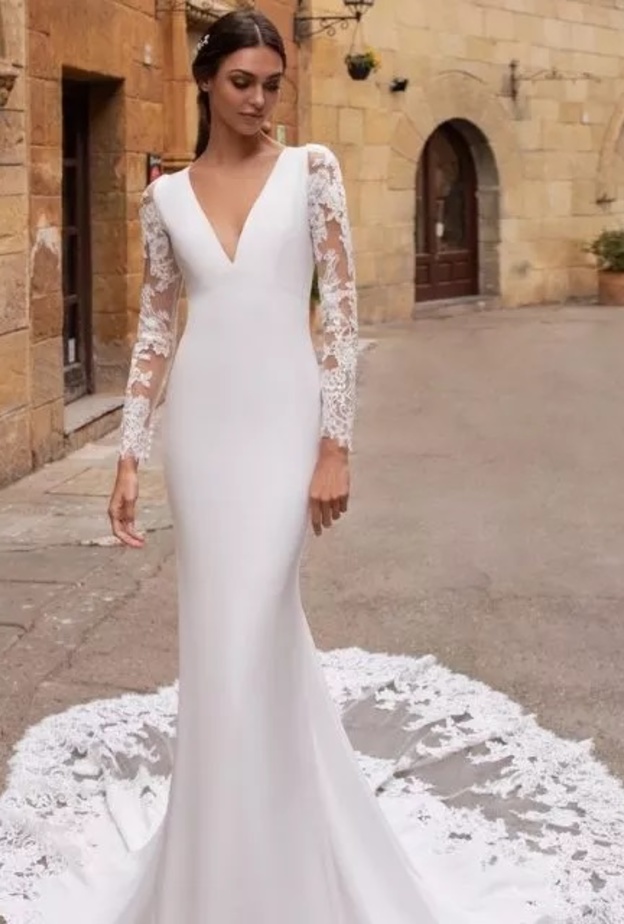 فساتين زفاف كم شفاف من pronovias