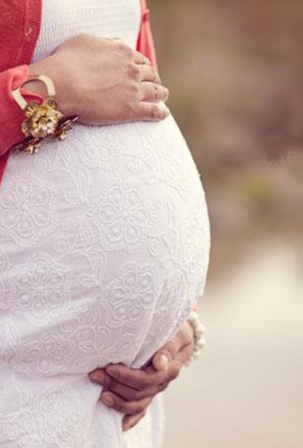 آراء تنادي بتأجيل الحمل لحين تلاشي السلالات الجديدة من كورونا