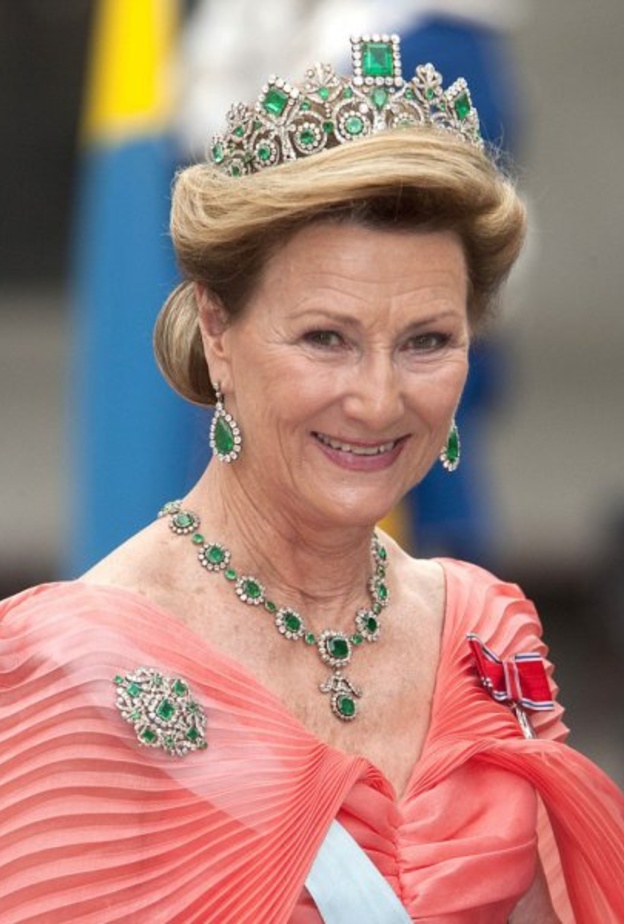  تاج Empress Joséphine's Emerald Tiara من أكبر التيجان لدى العائلة المالكة النرويجية