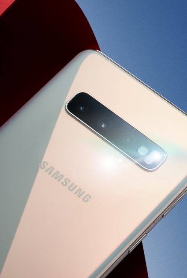 سامسونغ تحوز لقب أكبر منتج للهواتف الذكية متقدمة على أبل