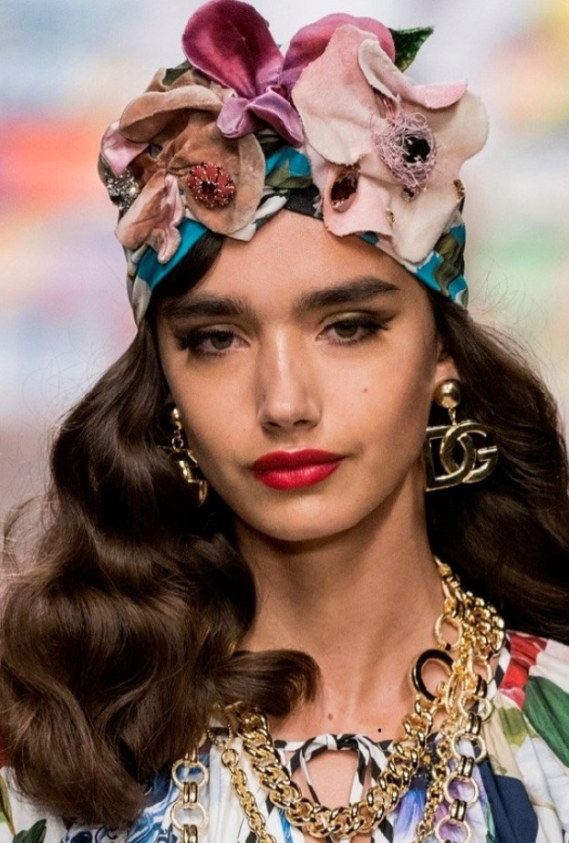  احدث تسريحات شعر ويفي سهلة وناعمة من Dolce & Gabbana