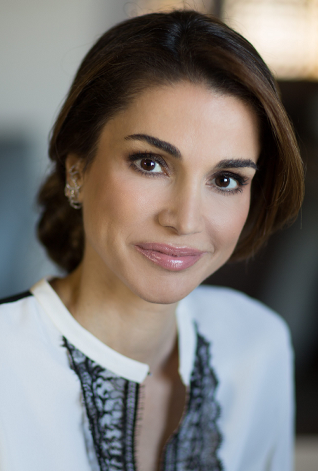 تسريحات شعر راقية من وحي الملكة رانيا لأمسيات شهر رمضان 2021