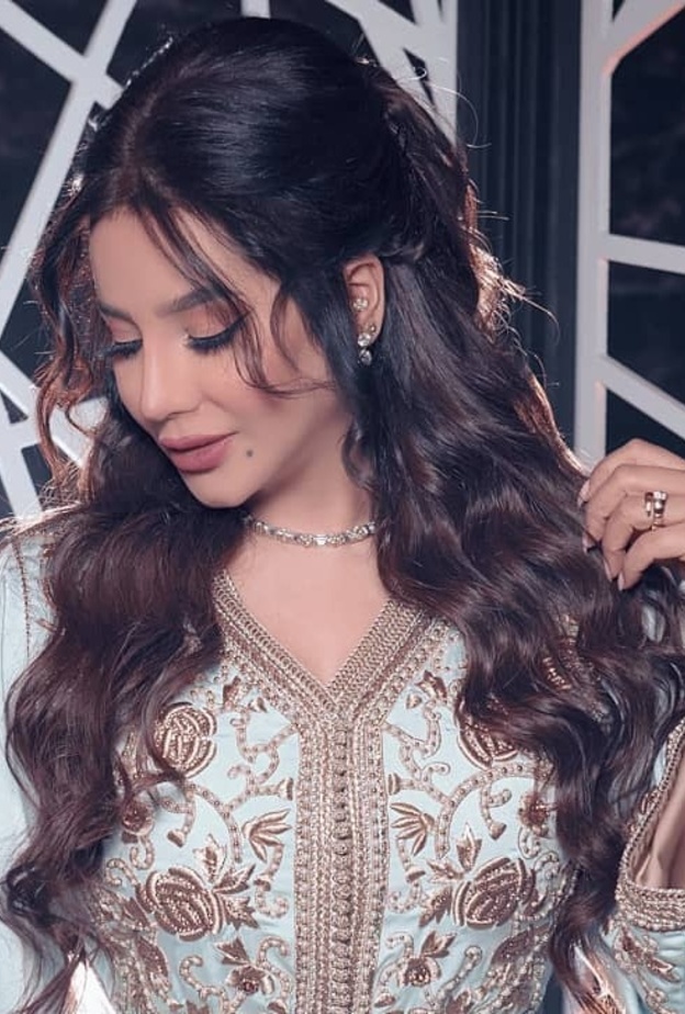 اجمل تسريحات شعر تناسب القفطان بأسلوب النجمات