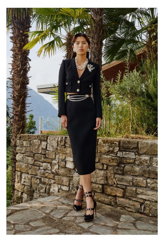 افكار لتنسيق التنورة المستقيمة في ربيع وصيف 2021