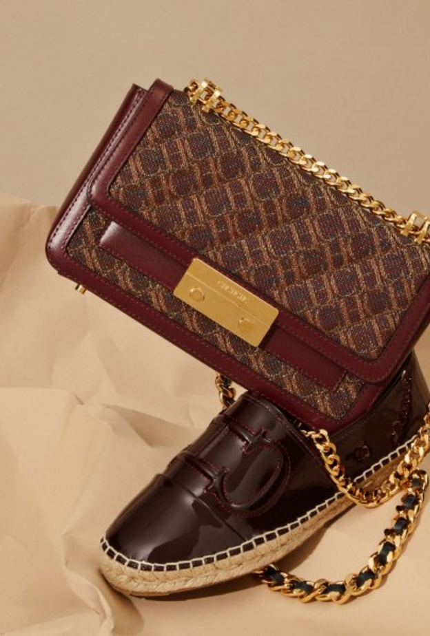 كارولينا هيريرا تقدم INSIGNIA RINGS حصرياً في المنطقة