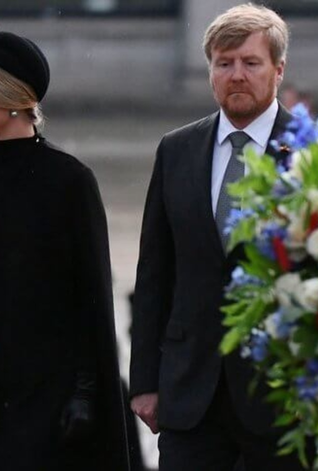  ملك وملكة هولندا ظهرا بملابس الحداد السوداء