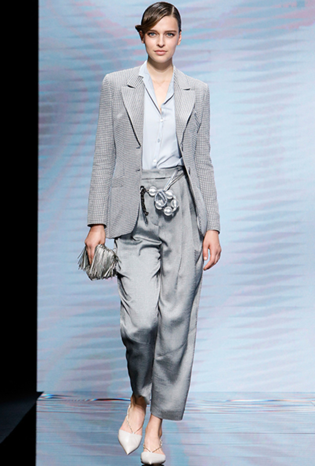 صيحات بناطيل واسعة 2021 تصل الى الكاحل من دار Giorgio Armani