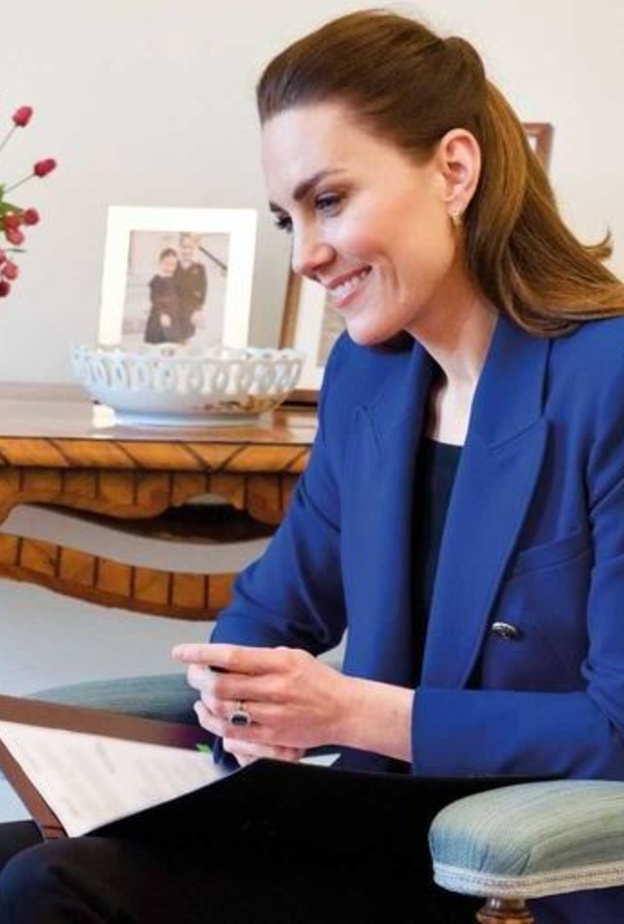 صور احدث ازياء كيت ميدلتون اضافة جديدة الى خزانتها تمنحها إطلالة في غاية الأناقة