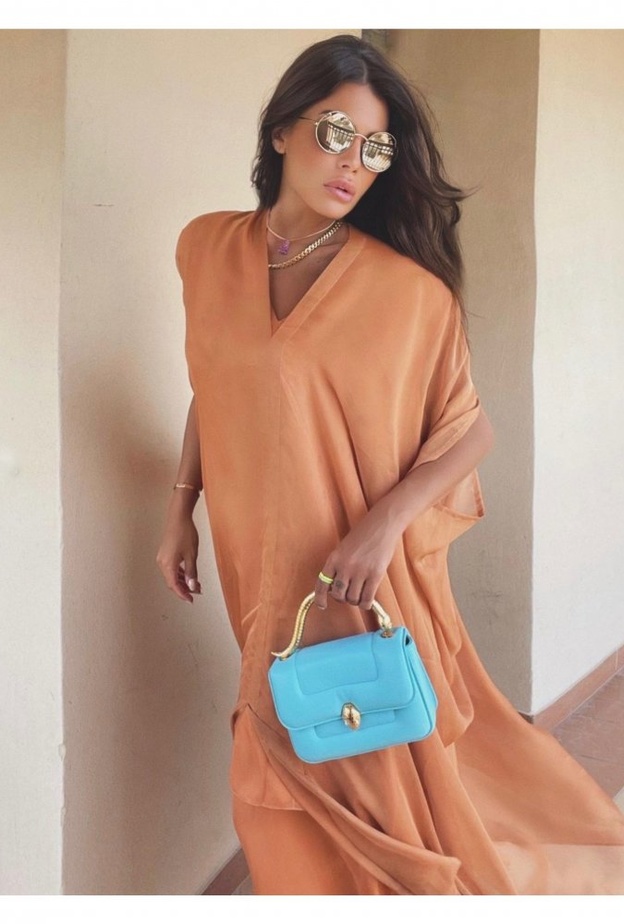  تنسيق ازياء ذات طابع شرقي على طريقة العنود بدر لرمضان 2021