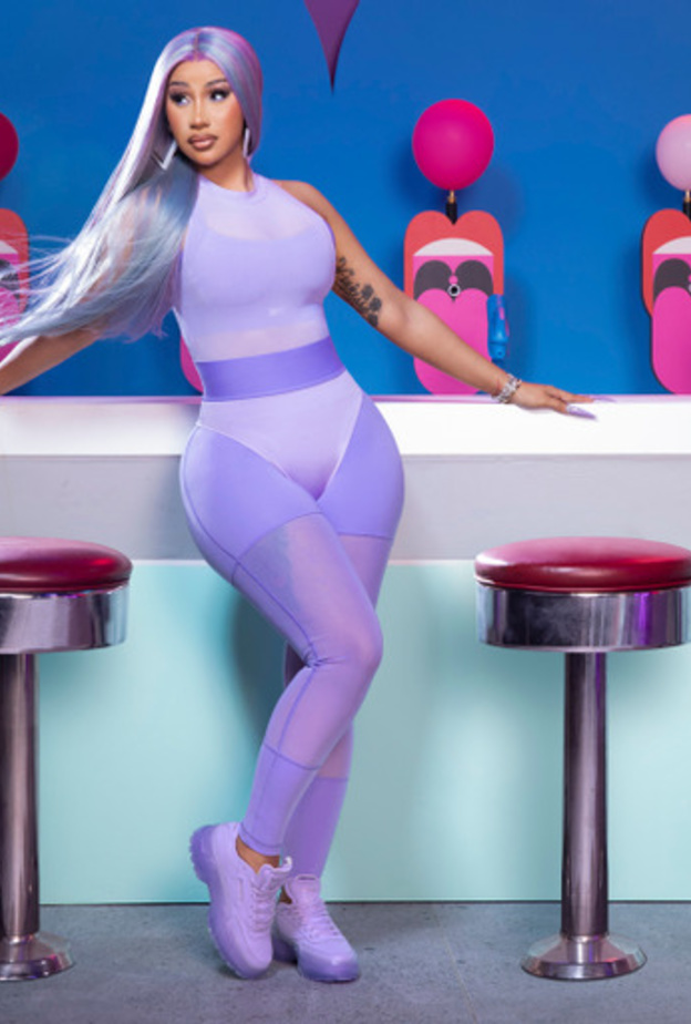 النجمة العالمية كاردي بي تطلق أولى مجموعات الملابس الخاصة بها بالشراكة مع Reebok