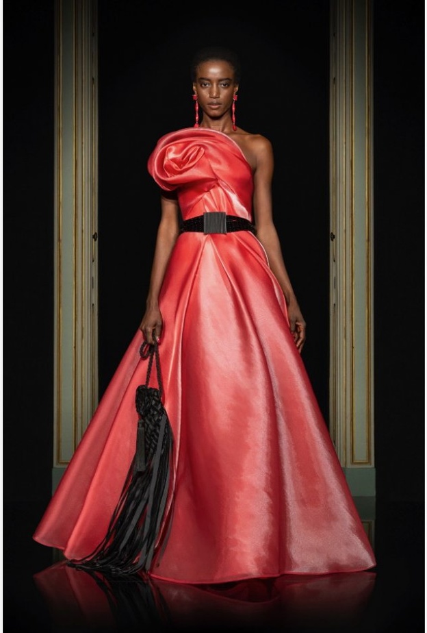 فساتين خطوبة كلاسيكية من armani