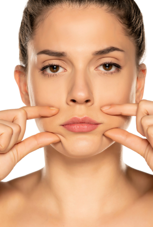 طرق التخلص من تجاعيد حول الفم في المنزل