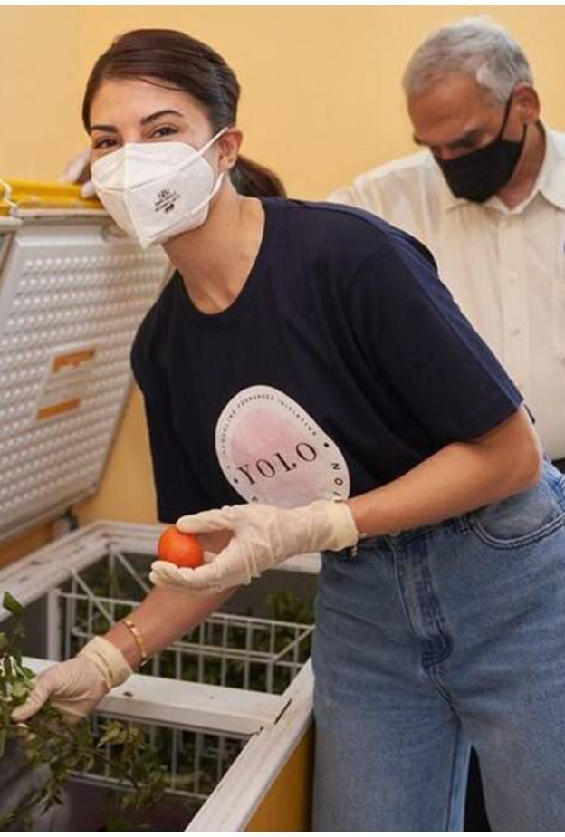 جاكلين فيرنانديز تطلق مبادرة لمساعدة متضرري كورونا