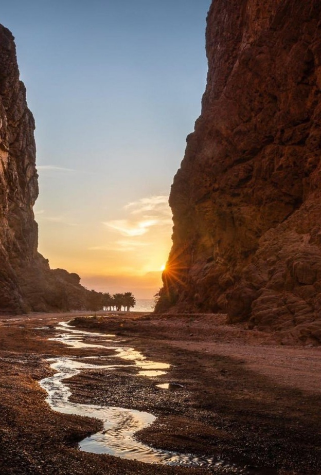 نيوم وجهة سياحية عالمية استثنائية بمناظرها الطبيعية الخلابة