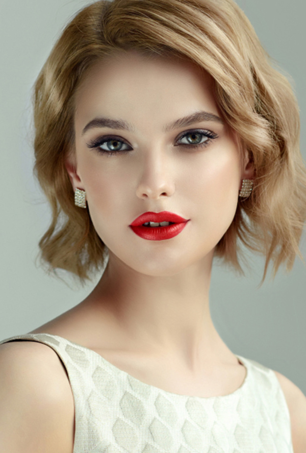 تسريحات شعر تليق بالوجه النحيف