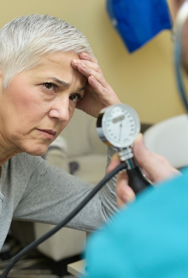 علامات نادرة تنذر بارتفاع ضغط الدم الخطير