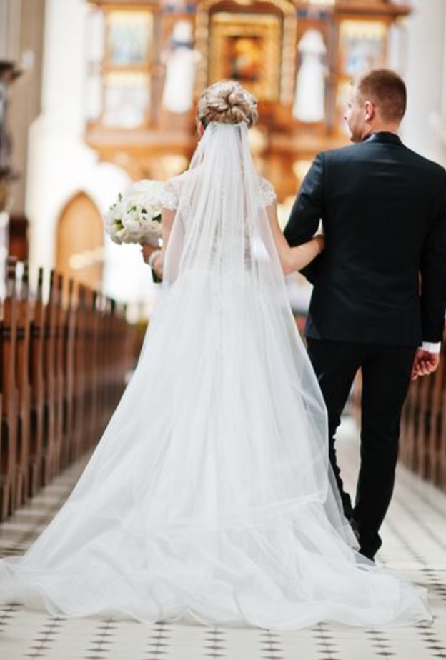 خلاف بين العروس وشقيق العريس يحرم طفلا حضور الزفاف