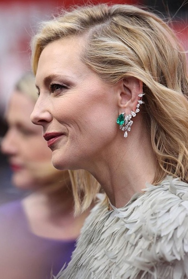 جاذبية كيت بلانشيت بأقراط ماس وزمرد من ريبوسي Repossi