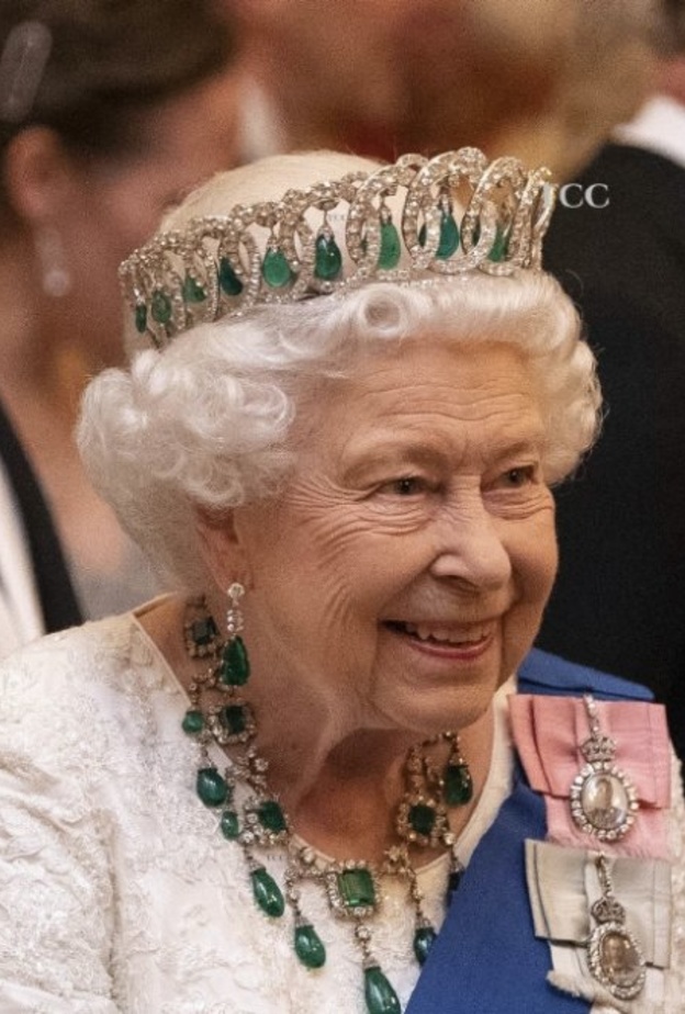  مجوهرات سيدات العائلة المالكة البريطانية