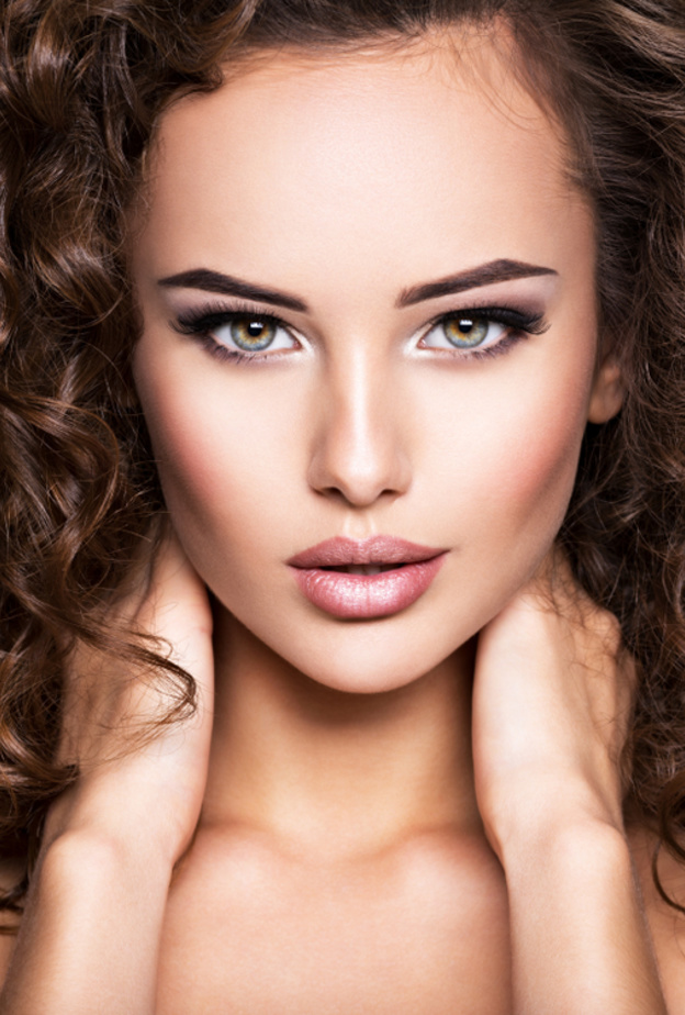 خلطات طبيعية لترطيب الشعر الكيرلي وتغذيته قبل عيد الفطر