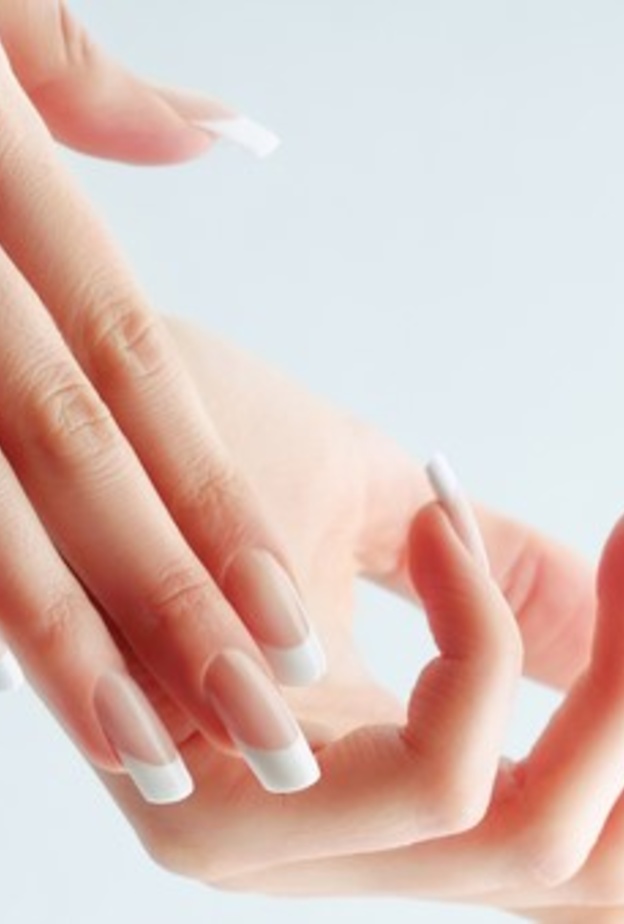 طريقة تقوية الاظافر وتطويلها باستخدام عصير الليمو وملح البحر