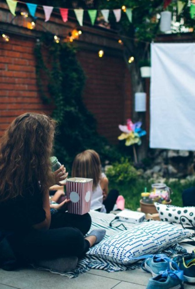 قم باستضافة عرض أول لفيلم جديد