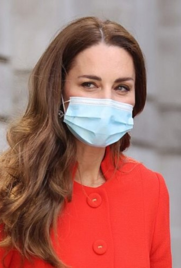 تعرفوا على الرسالة السرية التي وضعتها كيت ميدلتون في كتب مسابقتها للتصوير