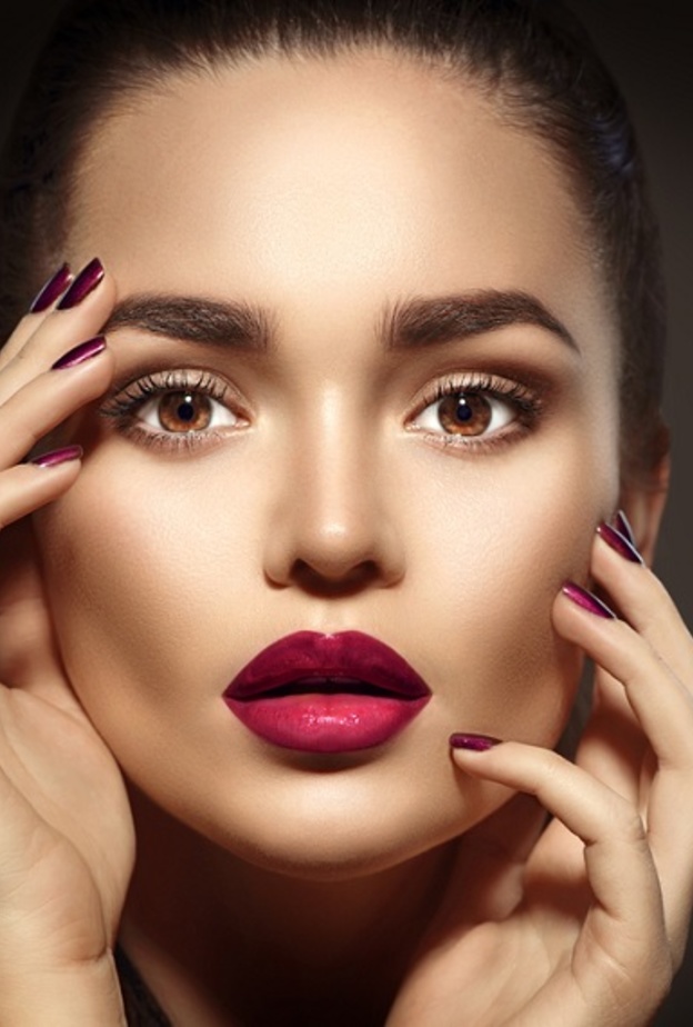 طريقة رسم الحواجب بالمكياج قبل العيد