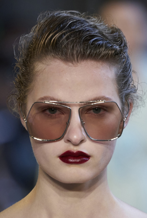 الوان احمر شفاه مخملي داكن لعيد الفطر 2021 من دار Max Mara