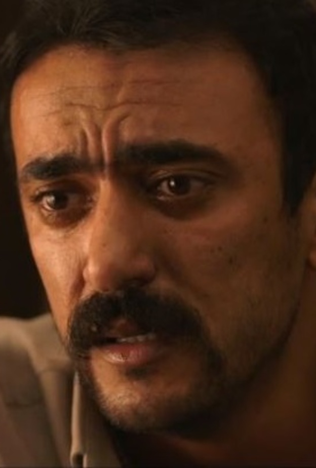 اللي مالوش كبير