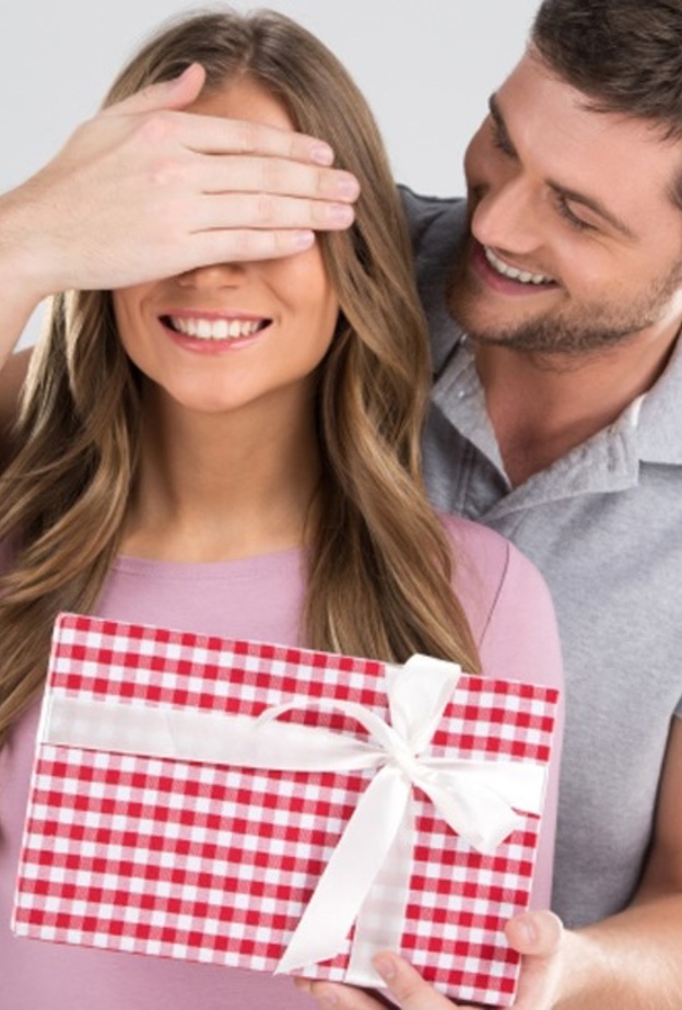 أفضل طرق تقديم العيدية للزوجة