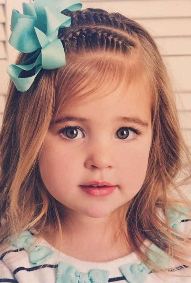 تسريحات شعر ناعمة لطفلتك في عيد الفطر 2021